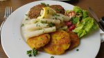 Linsenfrikadellen, Spargel, Zitronensoße, Kartoffel Curry Taler.jpg